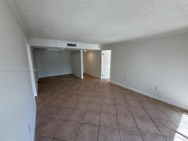 Building Photo - 10875 SW 112th Ave