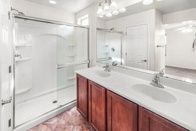 Building Photo - 2 Story-3 Bdrm, All Elecric- Energy Efficient/Vail Schools!