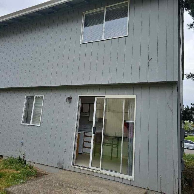 Building Photo - 2933 SE 38th Ct