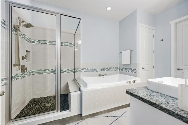 Building Photo - 13518 Galleria Cir
