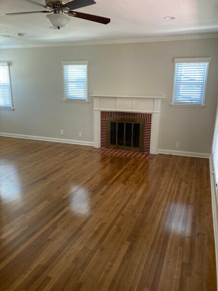 Wood burning fireplace - 4227 Edgewood Plz