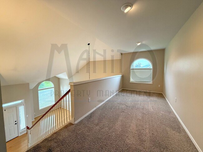 Building Photo - Beautiful Carnahan Crest Townhome