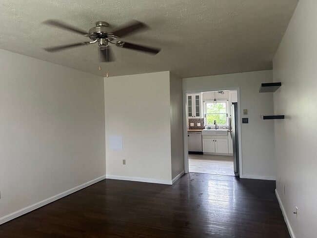 Building Photo - 205 Muse Dr