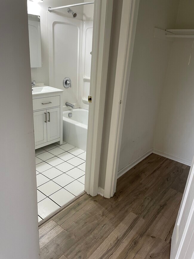 Building Photo - 870 Trace Dr