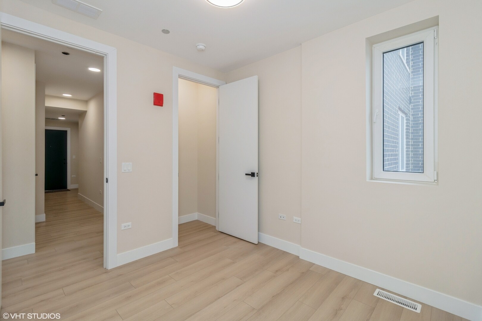 Building Photo - 3045 W Irving Park Rd