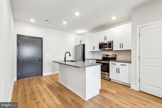 Building Photo - 2157 E Lehigh Ave