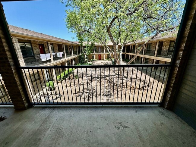 Building Photo - 1421 S 12th St