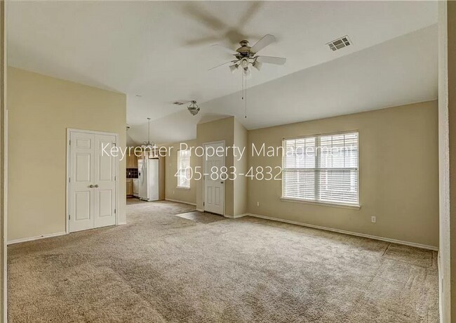 Building Photo - Gorgeous 3 bedroom 2 Bath and 2 Car Home in the Heart of Yukon