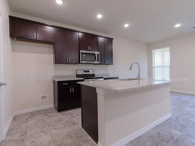 Building Photo - 1028 Park Oak Ln