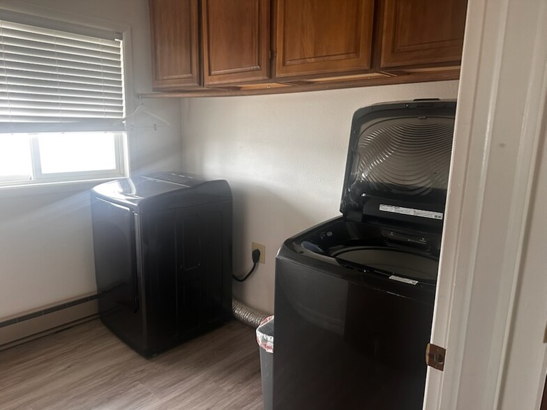 Building Photo - 2061 Royal Ct