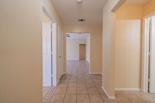 Building Photo - Cute 3 bed, 2 bath home in Grand Prairie