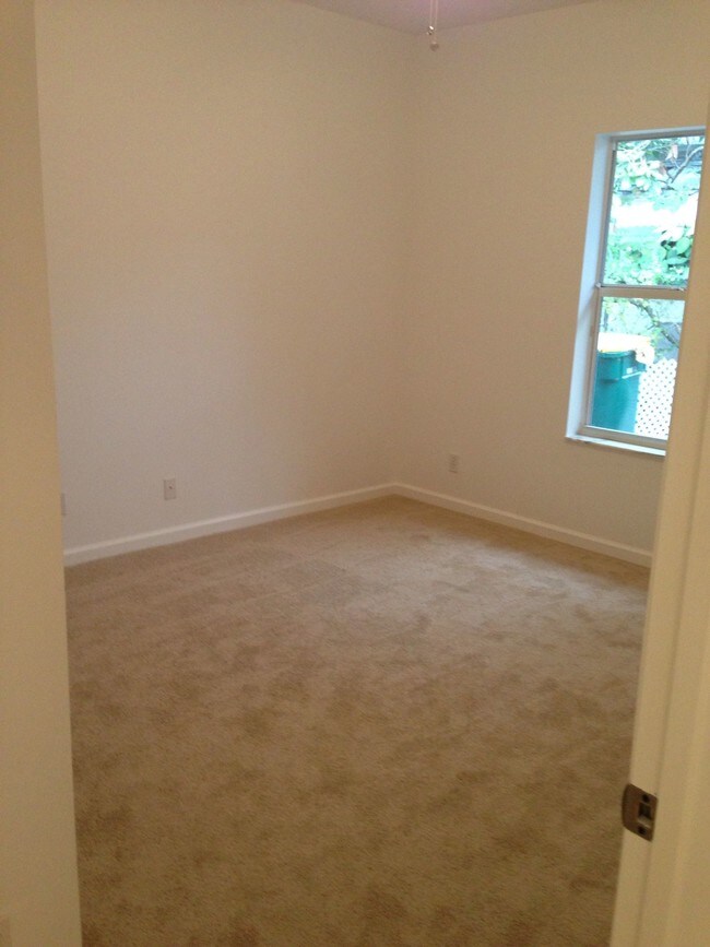 Building Photo - 1731 Lavue Ave