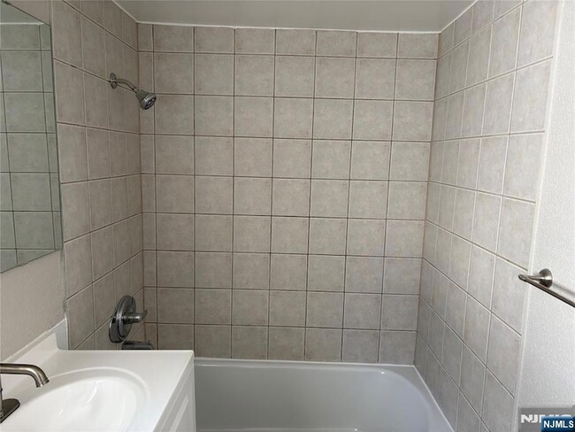 Building Photo - 106 Grand St