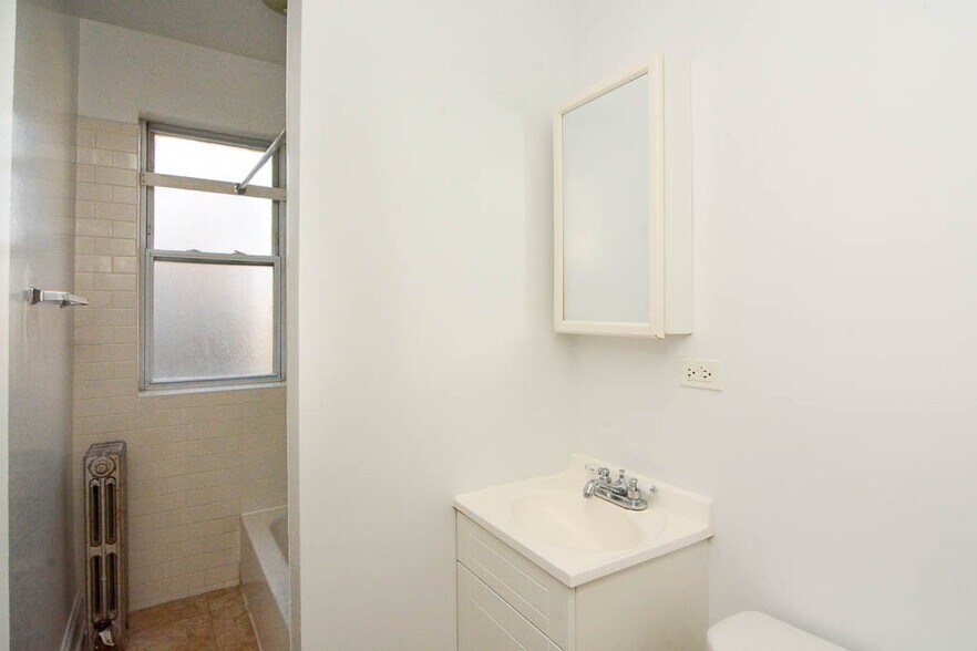 Building Photo - 2600 N Kimball Ave