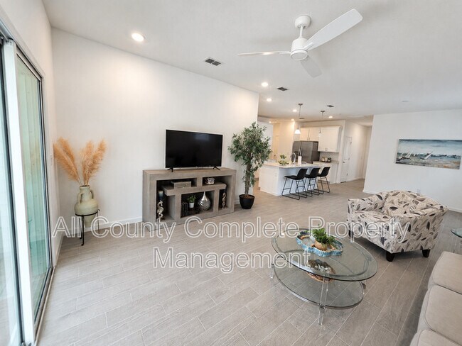 Building Photo - 61 Dogleg Run