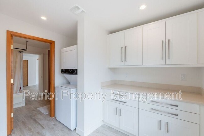 Building Photo - 7024 E Orange Blossom Ln