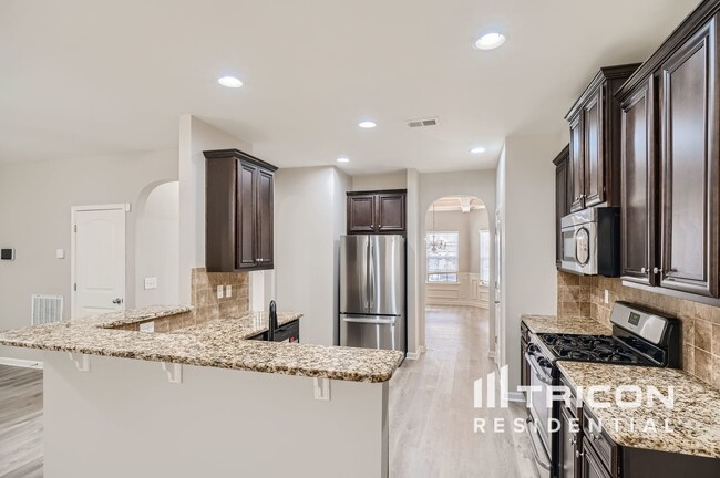 Building Photo - 6740 Oak Hill Pl