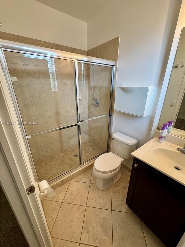 Building Photo - 2853 SE 1st Dr