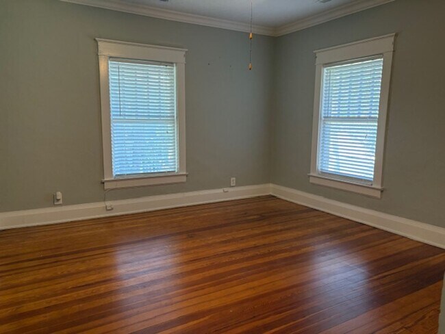 Building Photo - Historic Downtown Murfreesboro TN 3050 SF, 5BR/2BA for rent