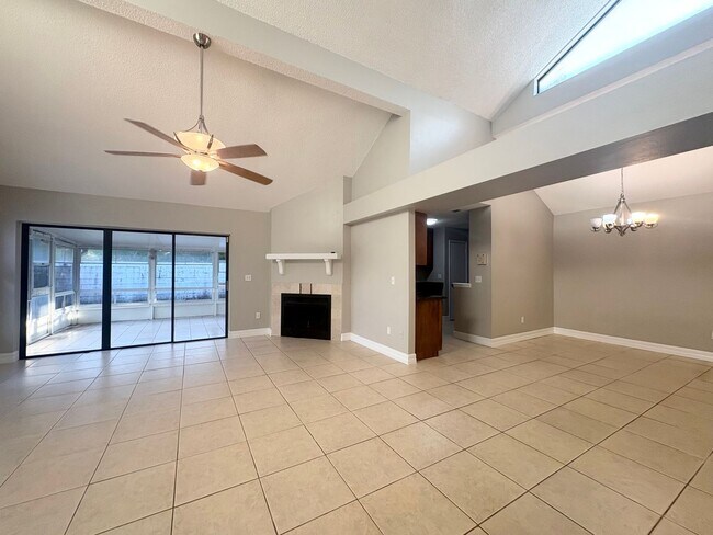 Building Photo - Fantastic 3 BR Lake Mary Home with vaulted...