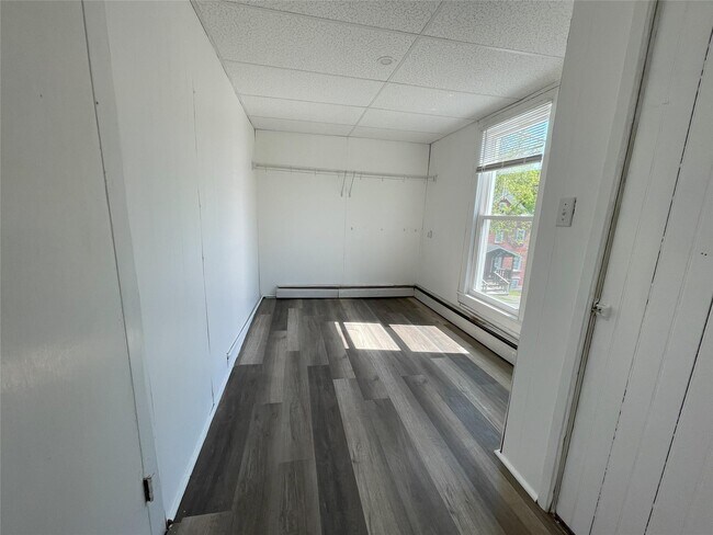 Building Photo - 103 Ulster Ave