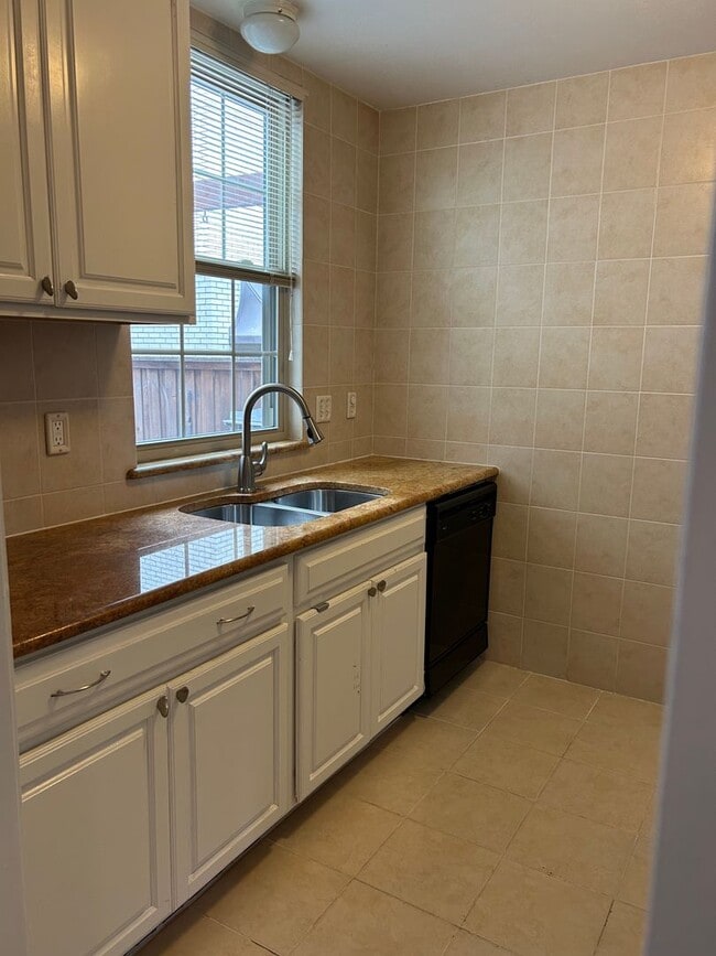 Building Photo - 3407 Shenandoah St