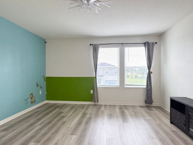 Building Photo - Beautiful 3 bedroom/2.5 bath in NEW Winter...