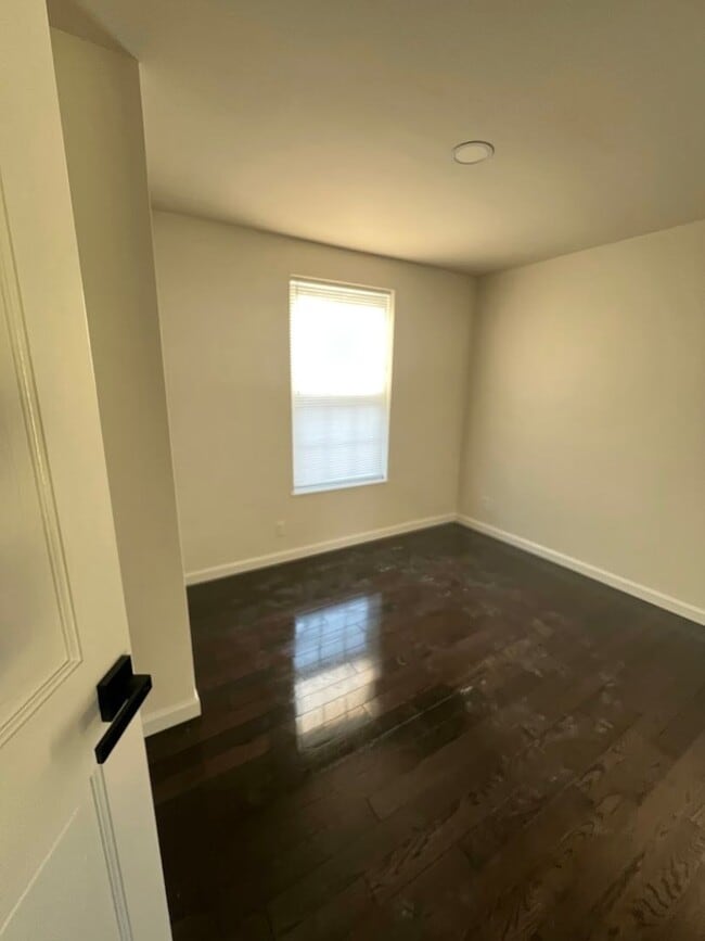 Building Photo - 648 S 17th St