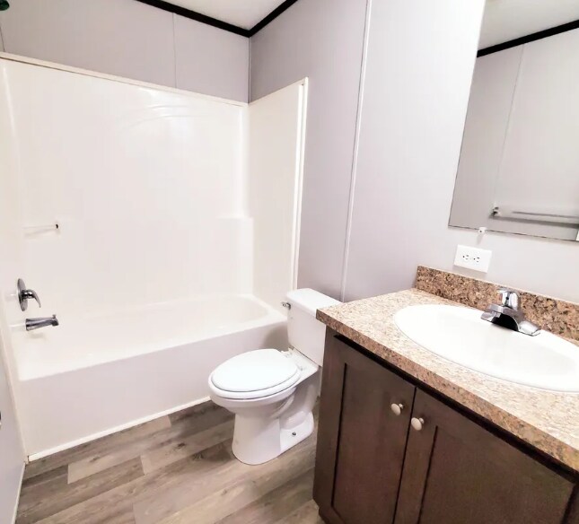 Building Photo - 7028 Bayview Dr