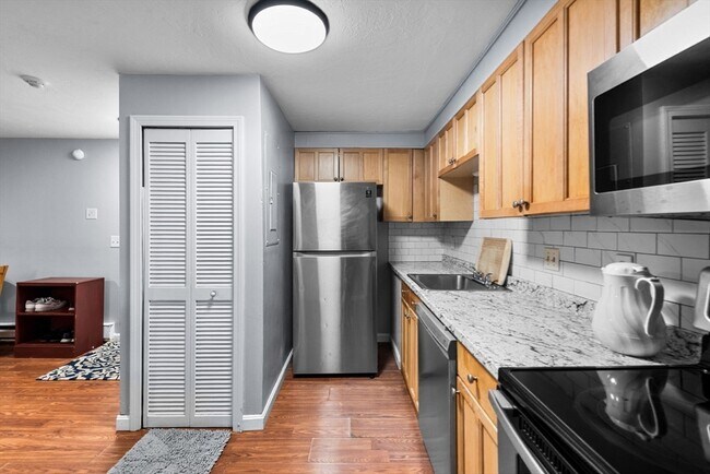 Building Photo - 11 Gibbs St