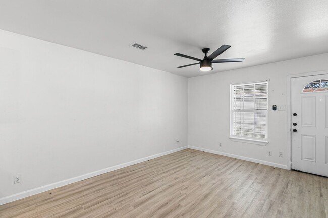 Building Photo - 3038 Weir Ave