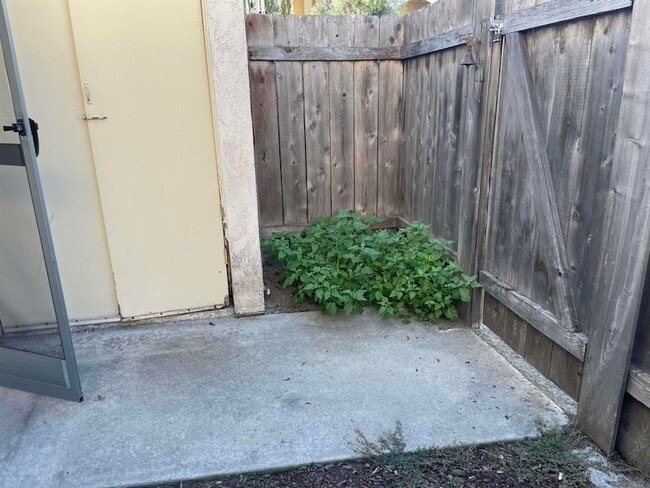 Building Photo - 5130 N River Rd