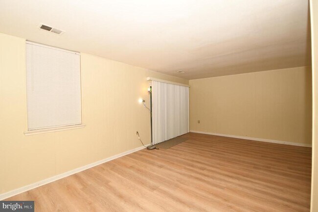 Building Photo - 8147 Inverness Ridge Rd
