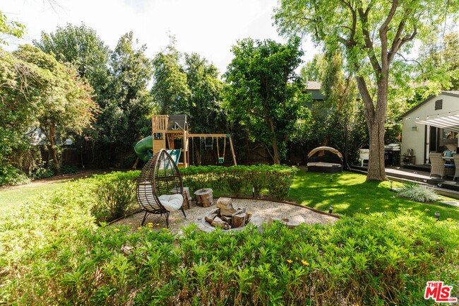 Building Photo - 5940 Matilija Ave