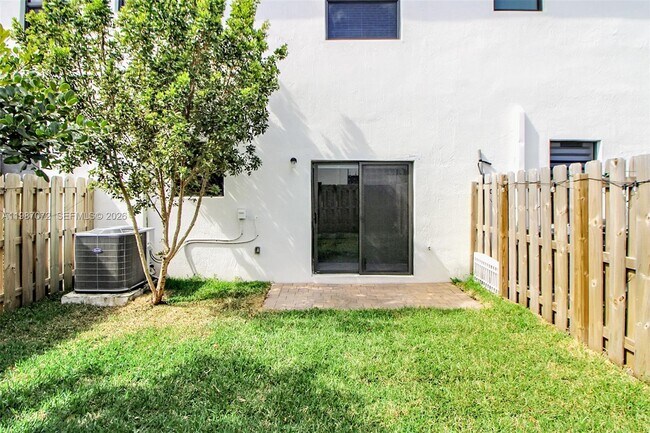 Building Photo - 23521 SW 129th Ave