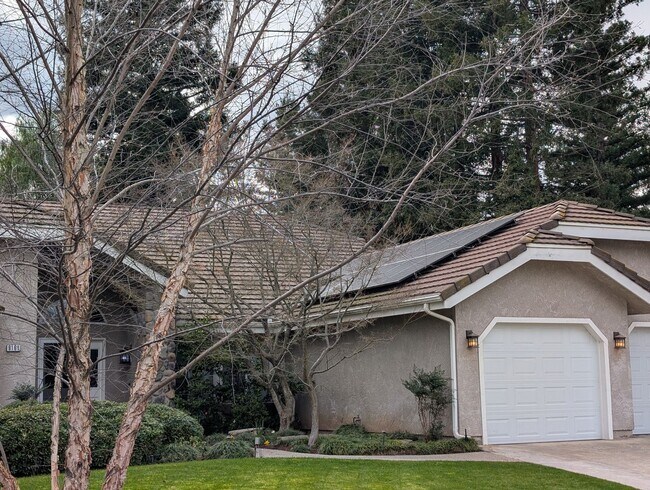 Building Photo - Wonderful home offering a nice and spacious floor plan, nice amenities and a wonderful location c...