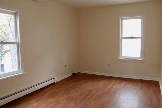 Building Photo - 200 Pearl St