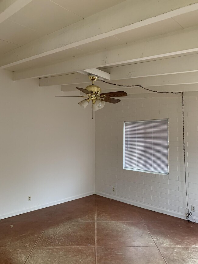 Building Photo - 2115 E 18th St