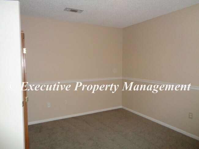 Building Photo - 1505 Hillside St