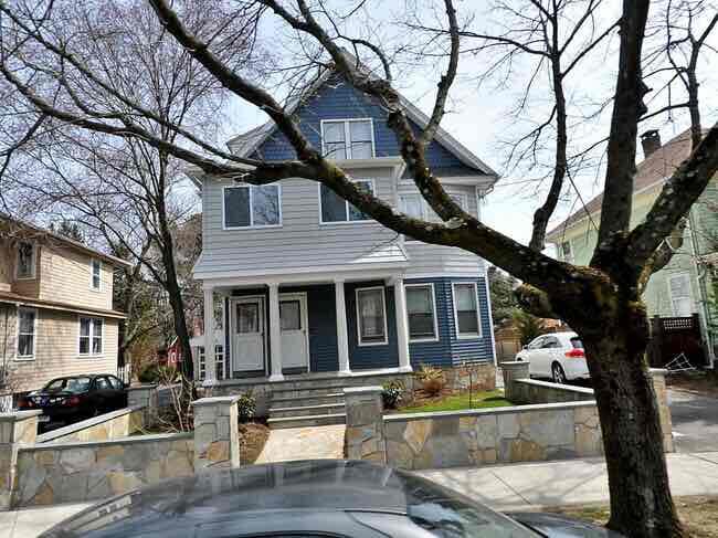 Building Photo - 133 W Rock Ave