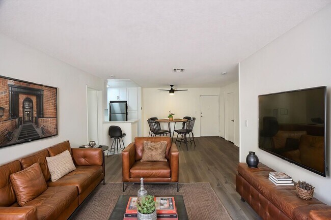Interior Photo - 7032