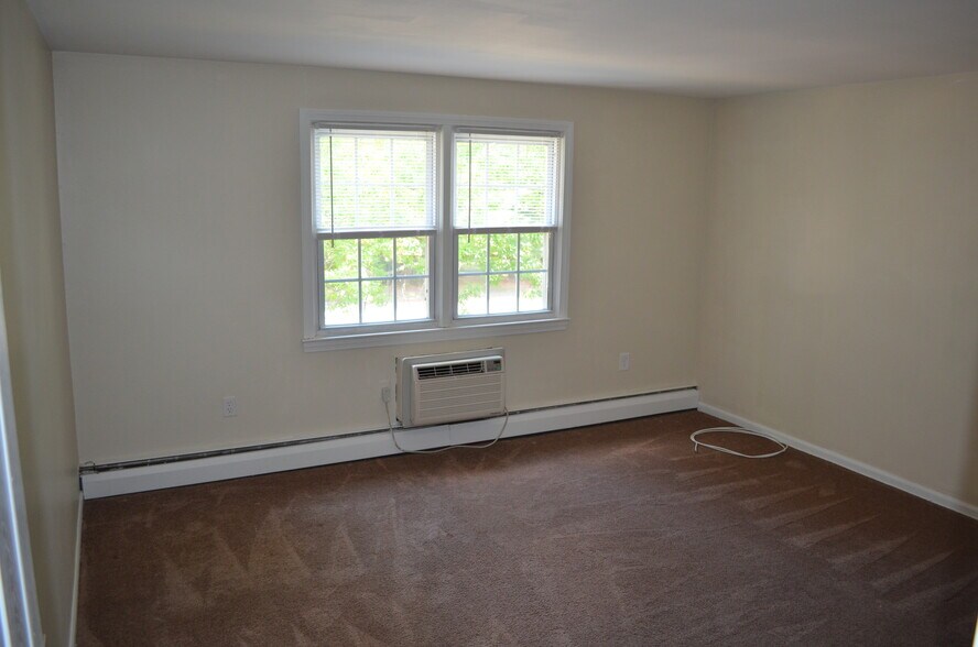 Building Photo - 13 Grandview Dr