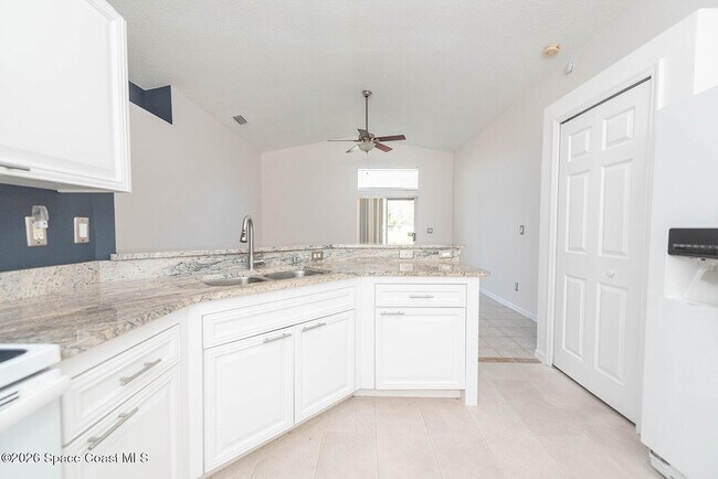 Building Photo - 7033 Hammock Trace Dr