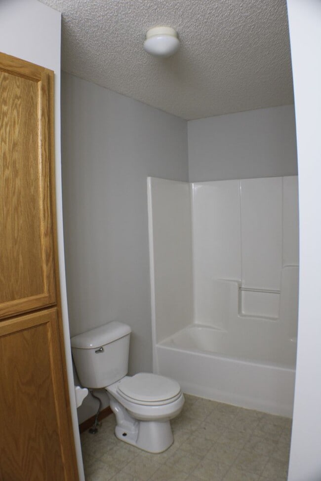 Building Photo - Adorable 2 Bed 2 Bath Duplex