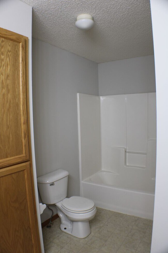 Building Photo - Three bed 2 bath townhome $1750/mo.