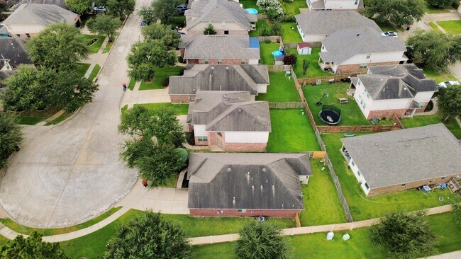 Building Photo - 6106 Grassy Haven Ln