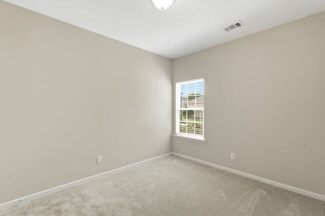 Building Photo - 401 Olde Ivey Square