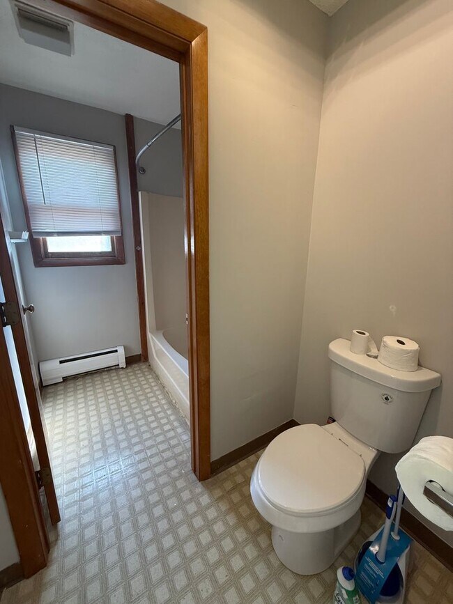 Building Photo - 66 Wynola Ave