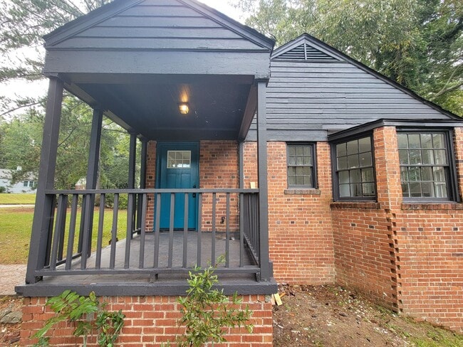 Building Photo - Every detail has been thoughtfully refresh...