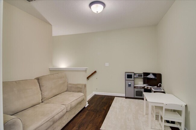 Building Photo - 3149 Bilston Dr